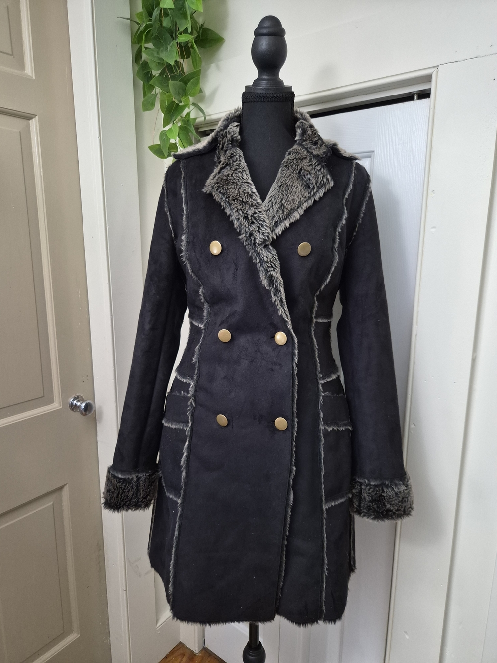 VENUS Black Faux-Shearling Double-Breasted Pea Coat